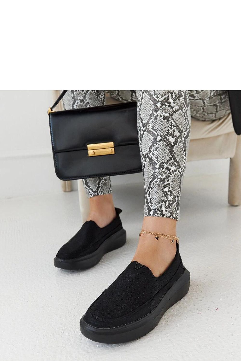   Czarne półbuty Marcie - Solea 