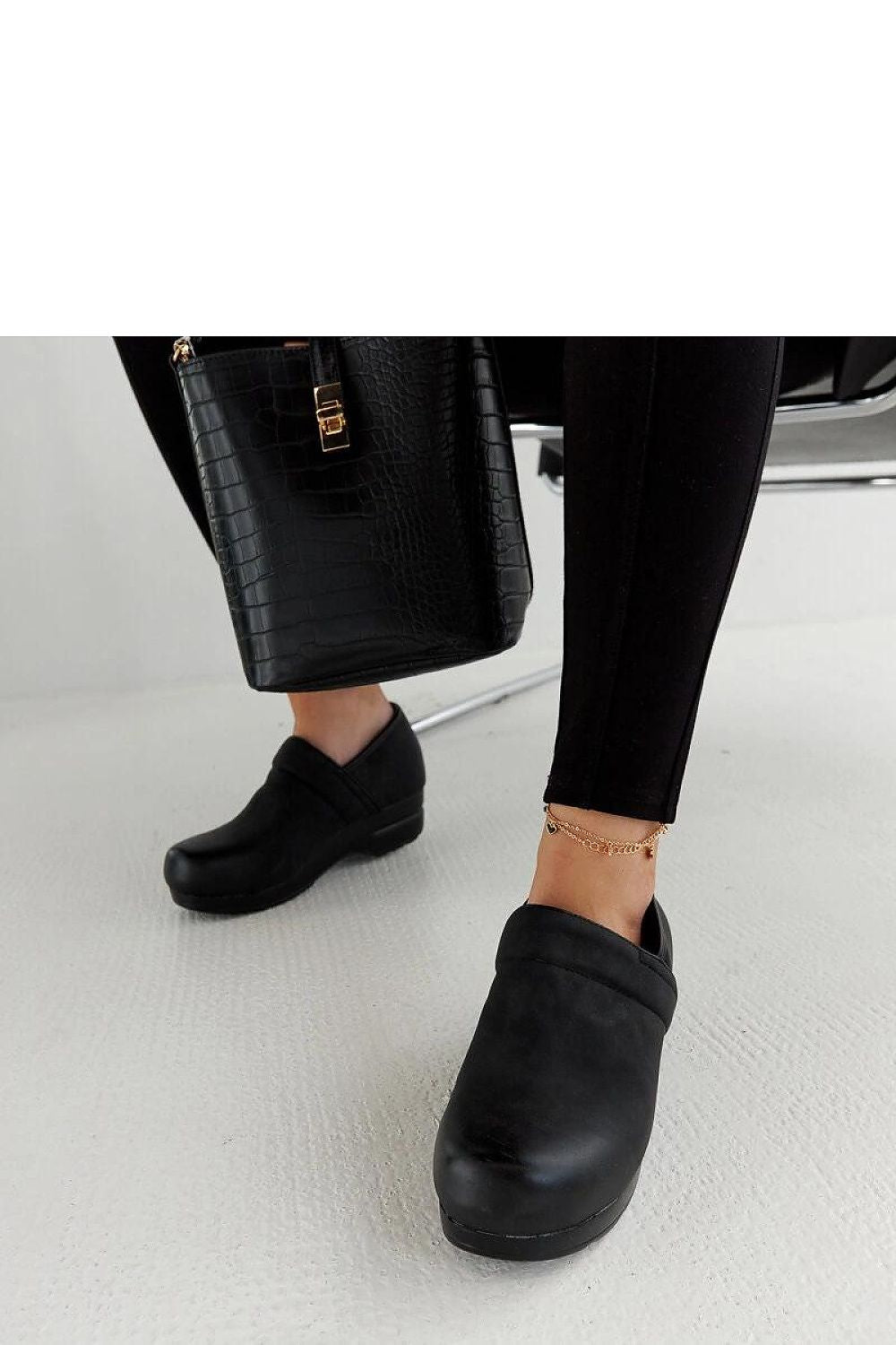   Czarne półbuty na platformie Montoro - Solea 