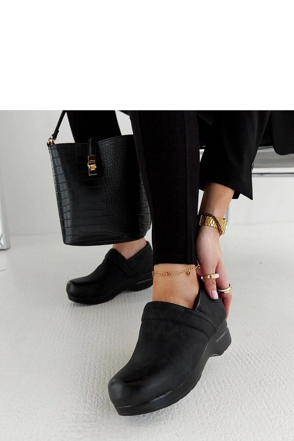   Czarne półbuty na platformie Montoro - Solea 