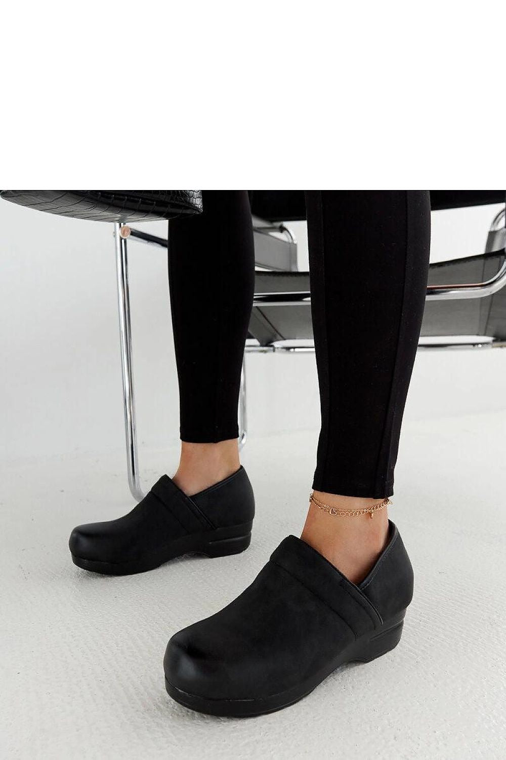   Czarne półbuty na platformie Montoro - Solea 