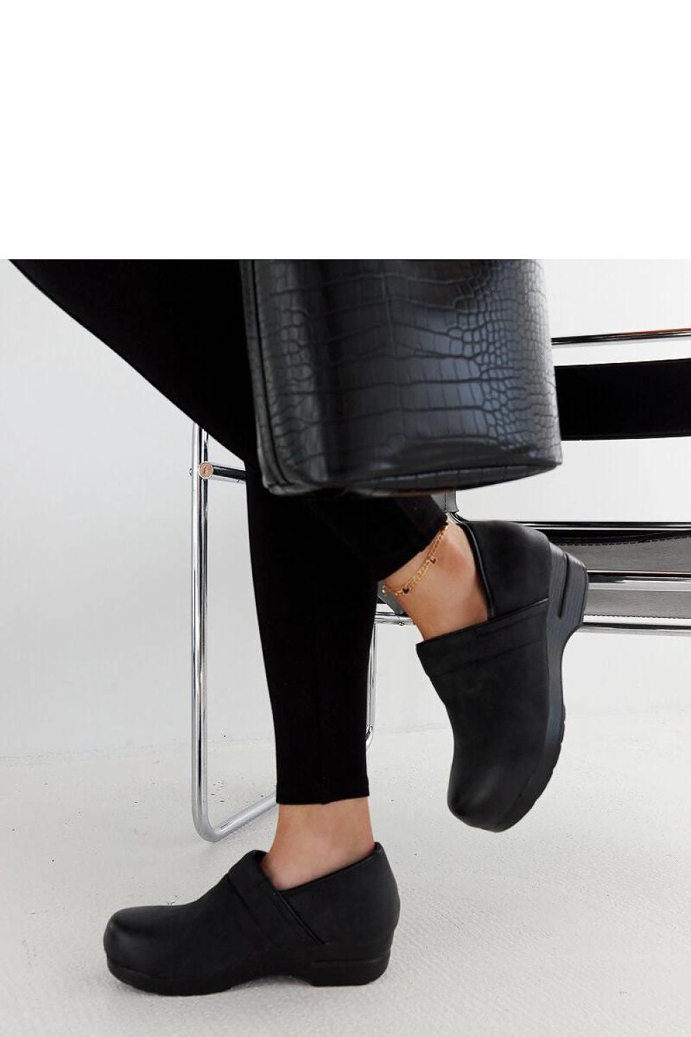   Czarne półbuty na platformie Montoro - Solea 