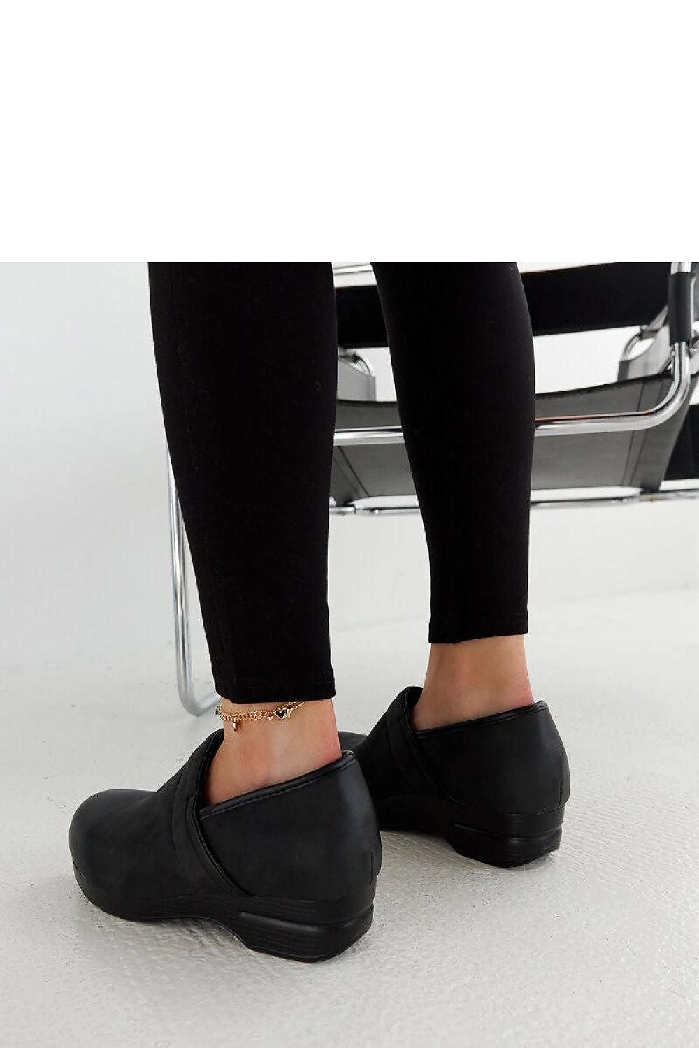   Czarne półbuty na platformie Montoro - Solea 