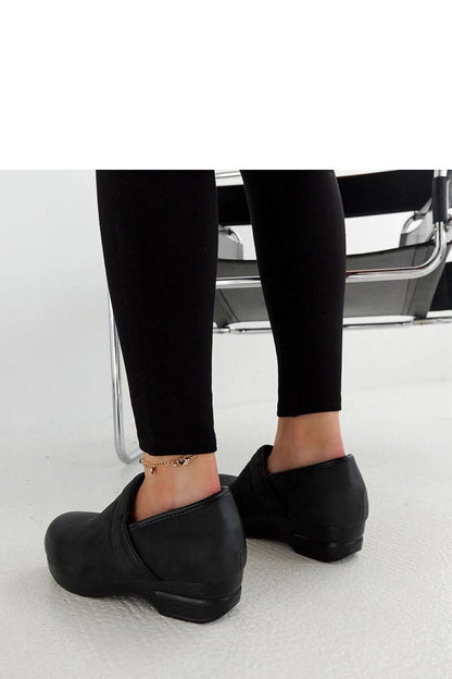   Czarne półbuty na platformie Montoro - Solea 