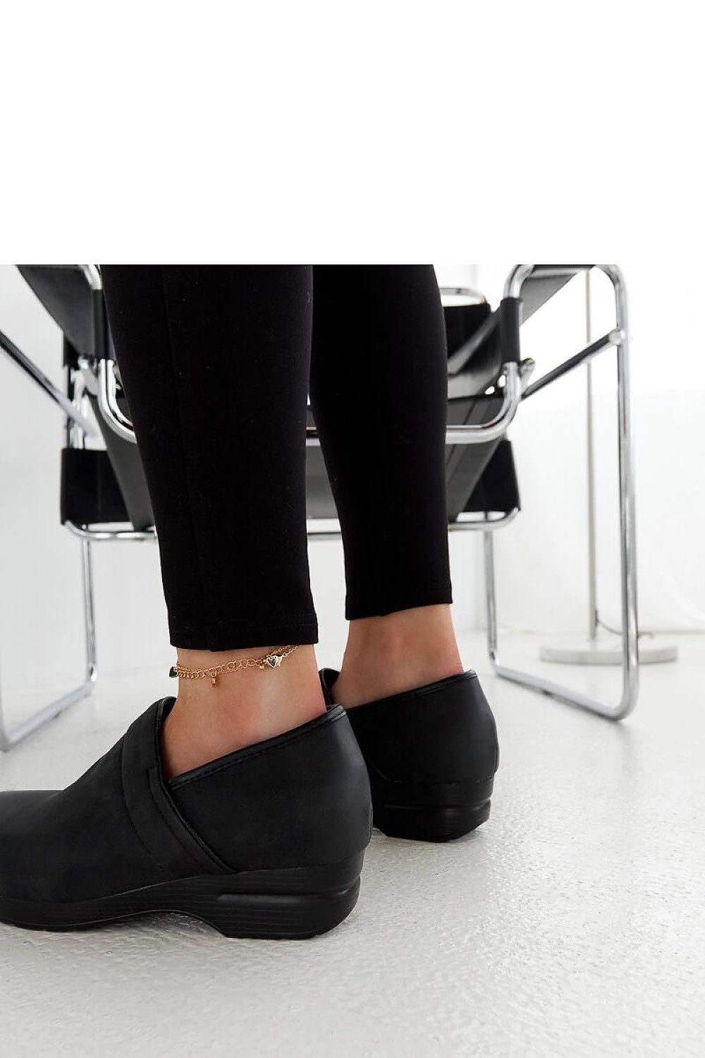   Czarne półbuty na platformie Montoro - Solea 