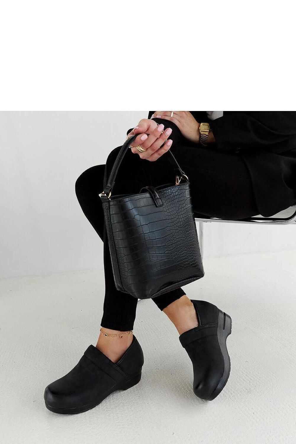   Czarne półbuty na platformie Montoro - Solea 