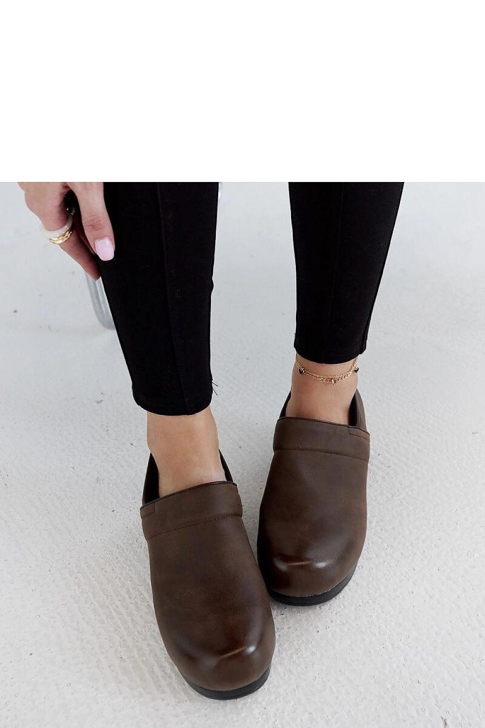   Brązowe półbuty na platformie Montoro - Solea 