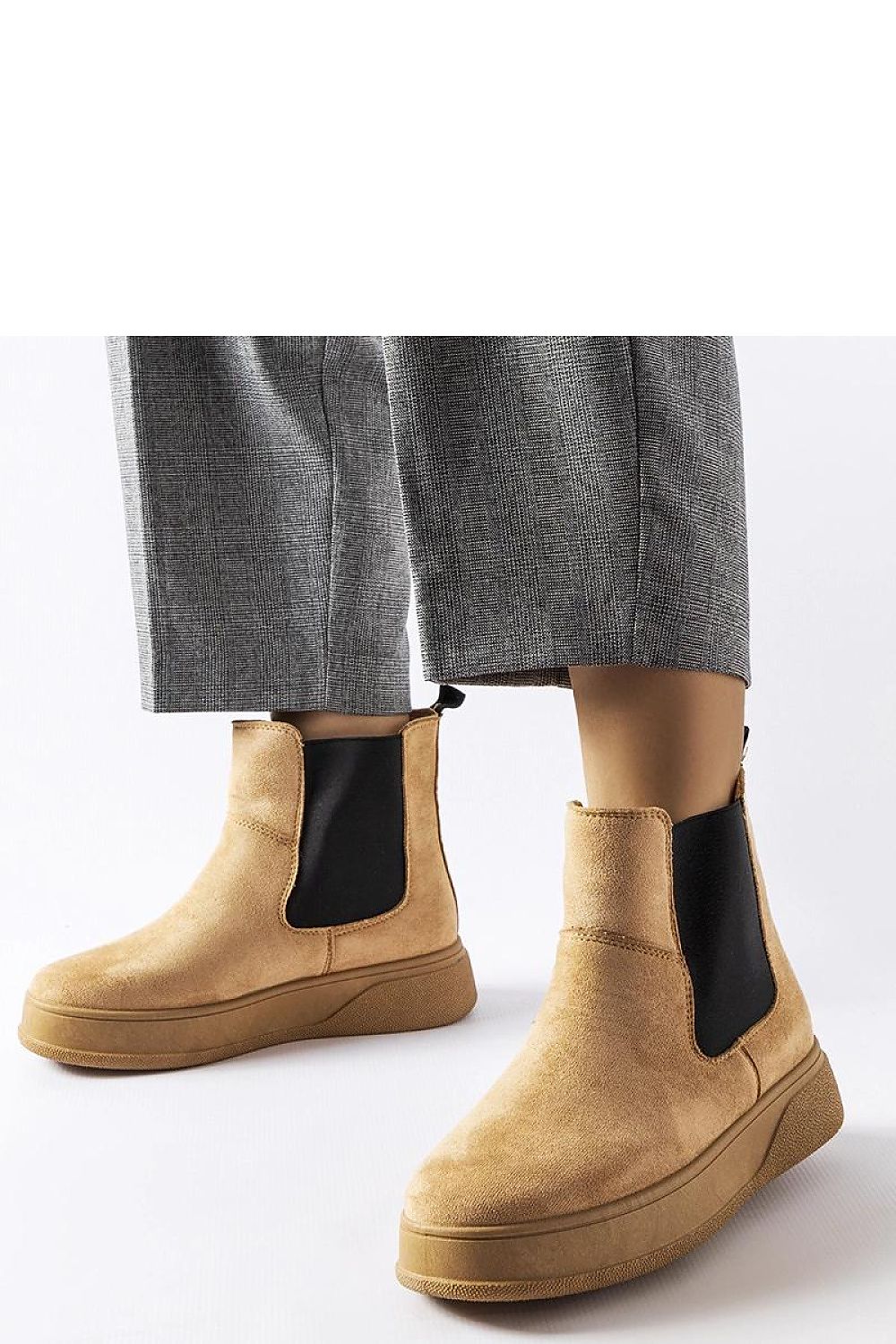   Ciemnobeżowe botki na platformie Benilde - Solea 