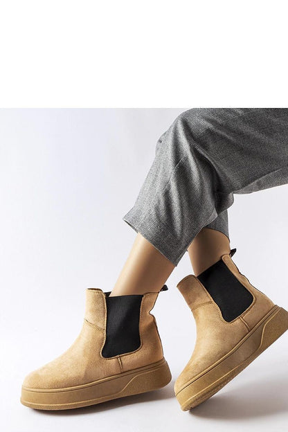   Ciemnobeżowe botki na platformie Benilde - Solea 