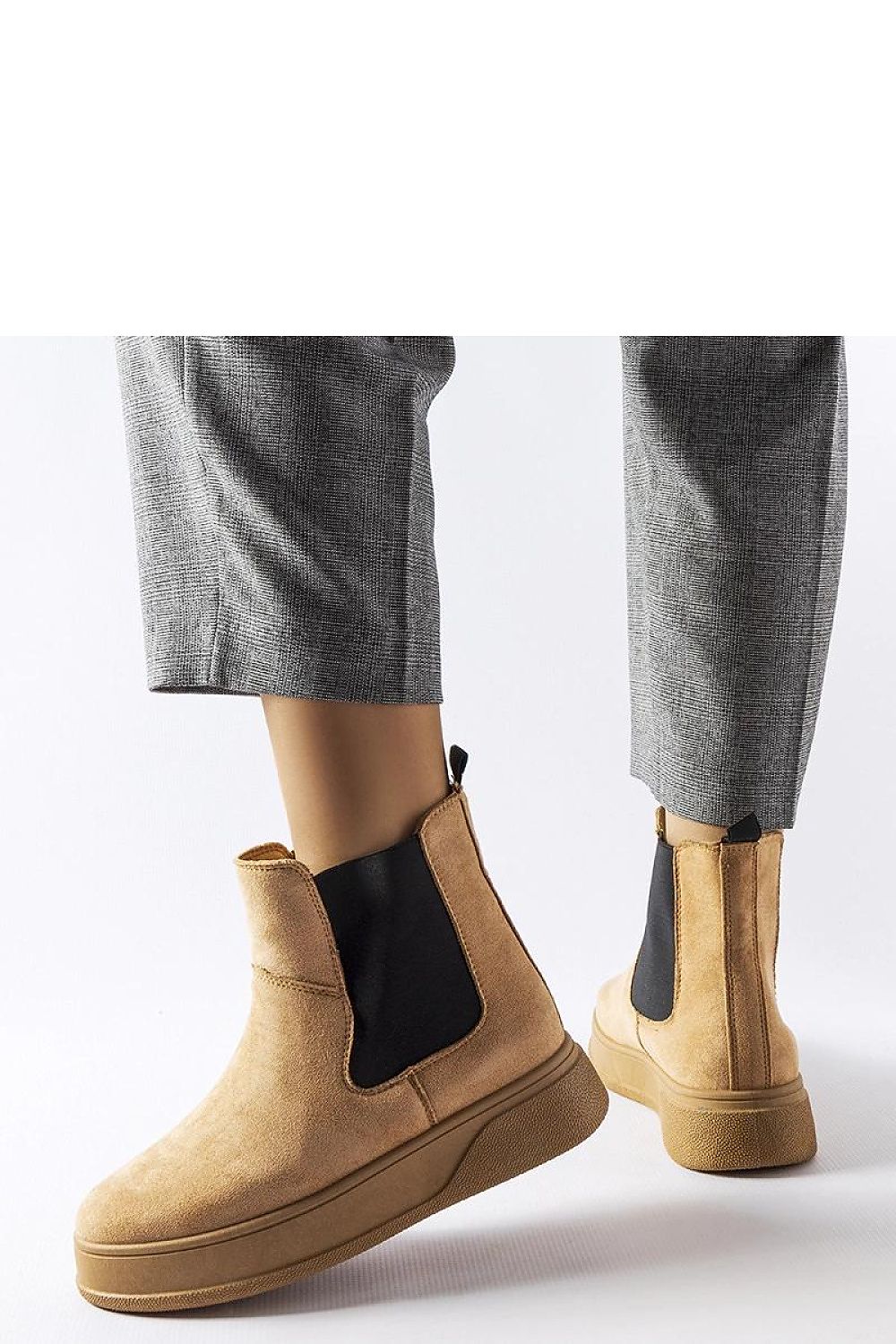   Ciemnobeżowe botki na platformie Benilde - Solea 