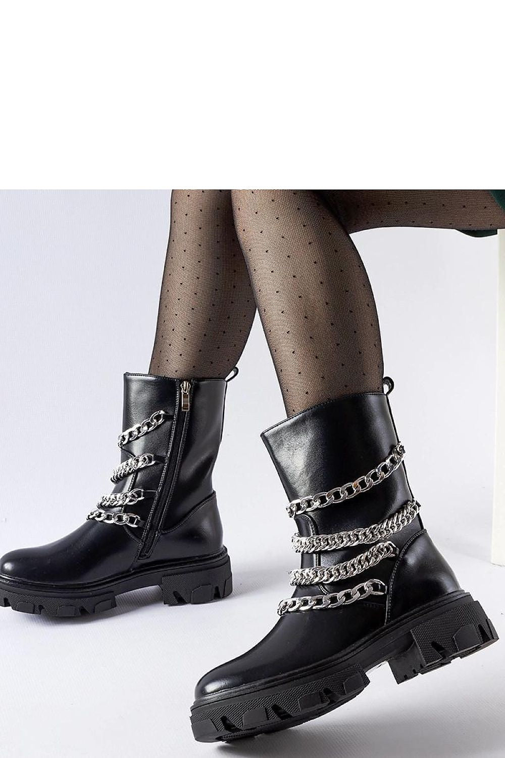   Czarne botki z ozdobnymi łańcuchami Bacco - Solea 