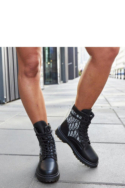   Czarne trapery zdobione monogramem Giraldo - Solea 