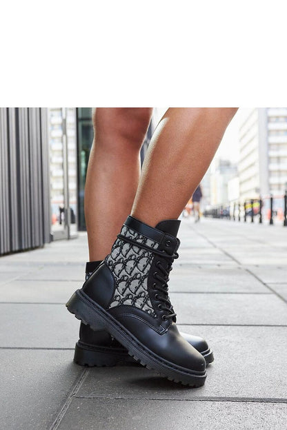   Czarne trapery zdobione monogramem Giraldo - Solea 