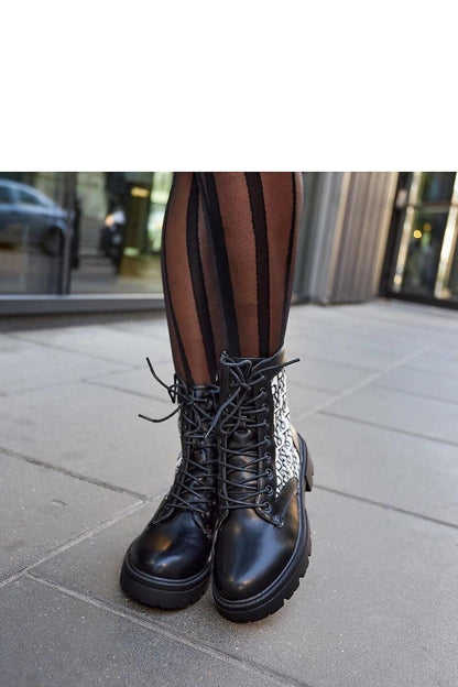   Czarne botki z ozdobnymi napisami Cisneros - Solea 