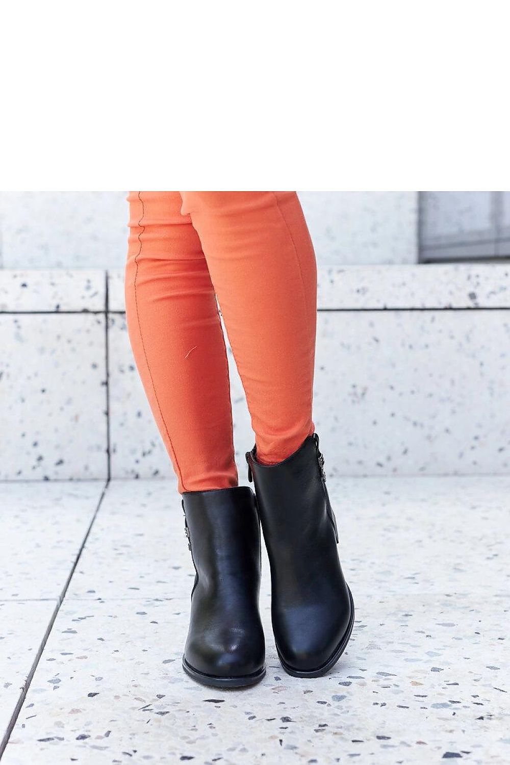   Czarne botki z ekoskóry na słupku ocieplane Bocconi - Solea 