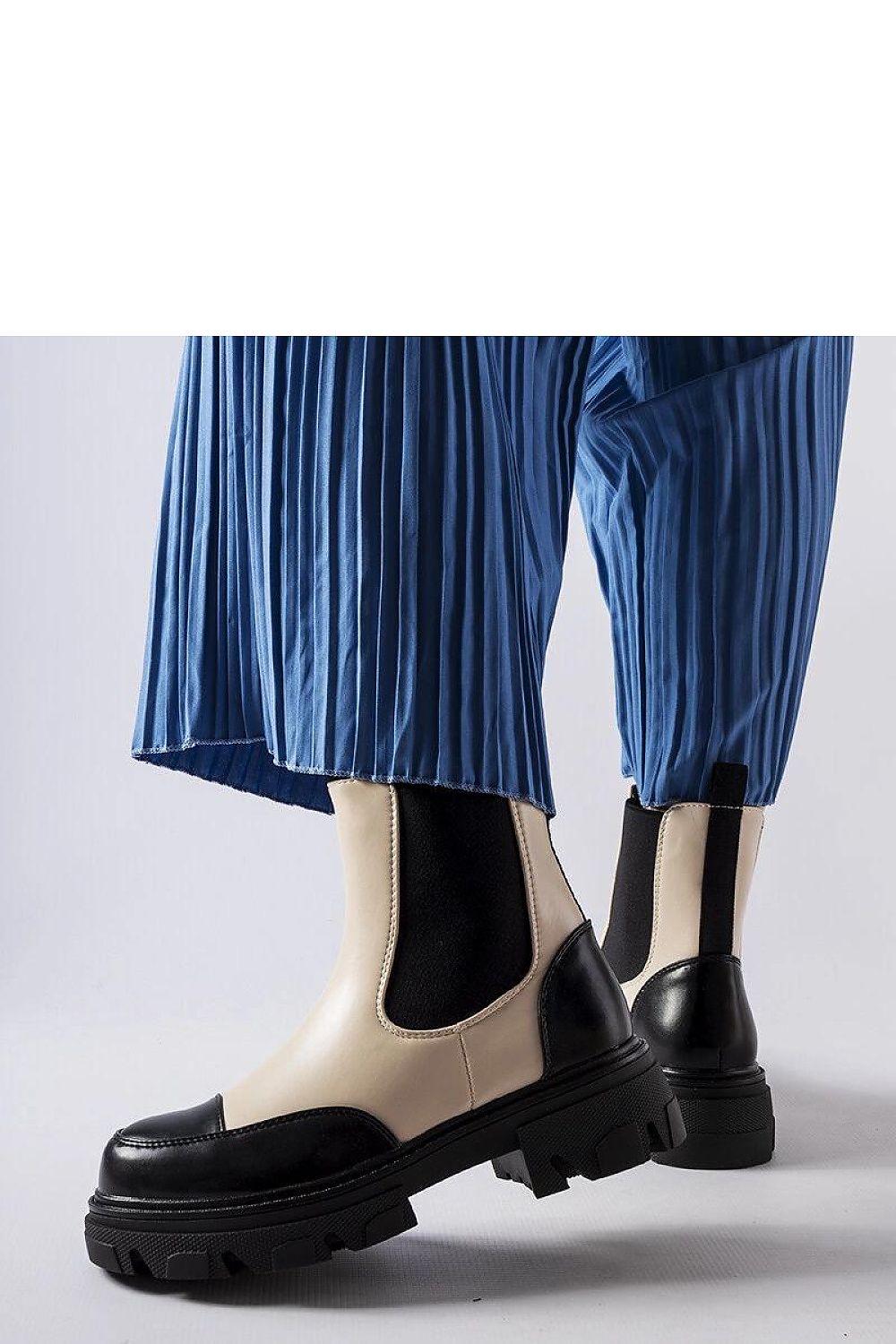   Czarno-beżowe wsuwane botki Albany - Solea 