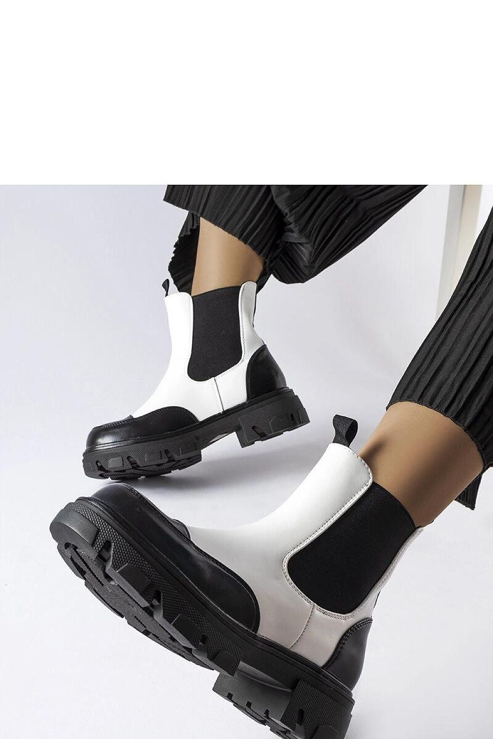   Czarno-białe wsuwane botki Albany - Solea 