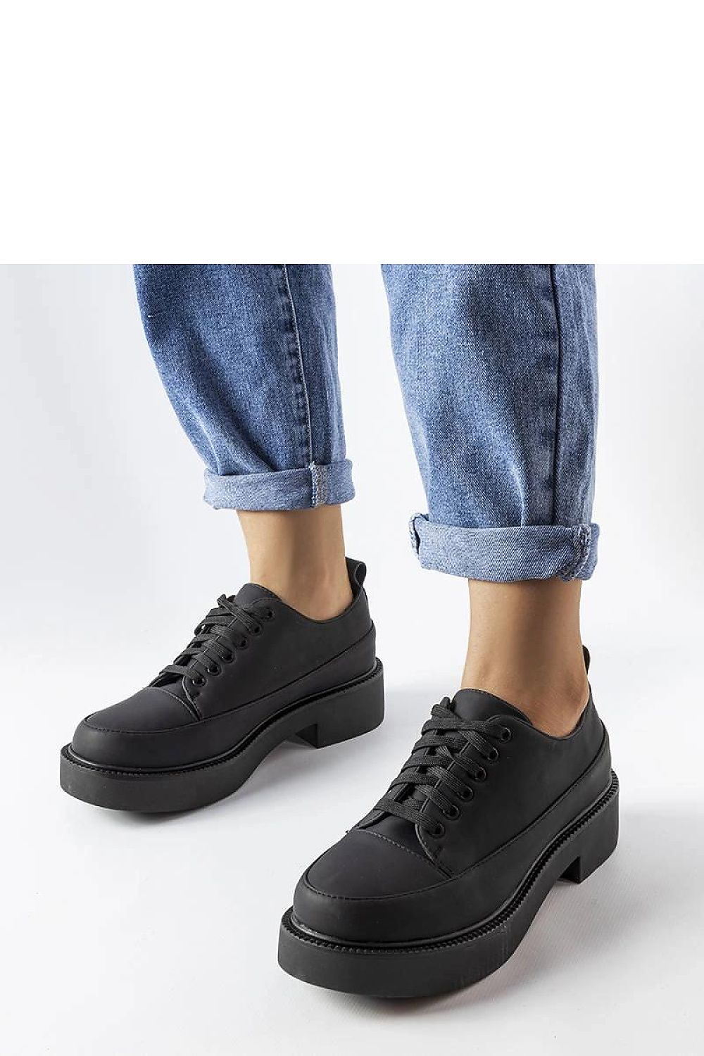   Czarne półbuty na płaskim obcasie Merico - Solea 