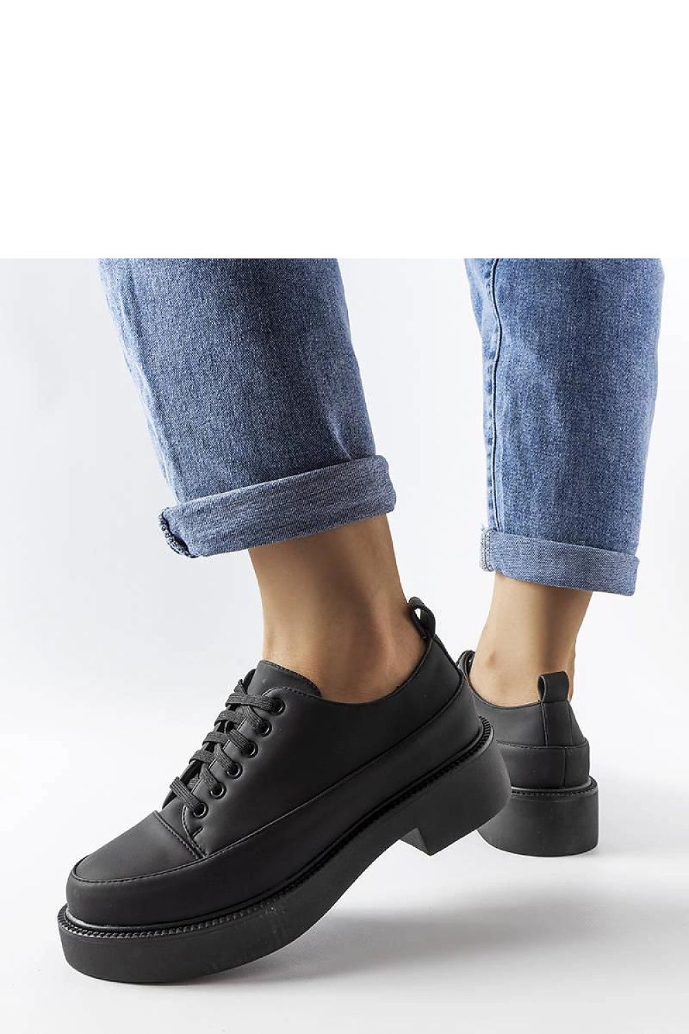   Czarne półbuty na płaskim obcasie Merico - Solea 