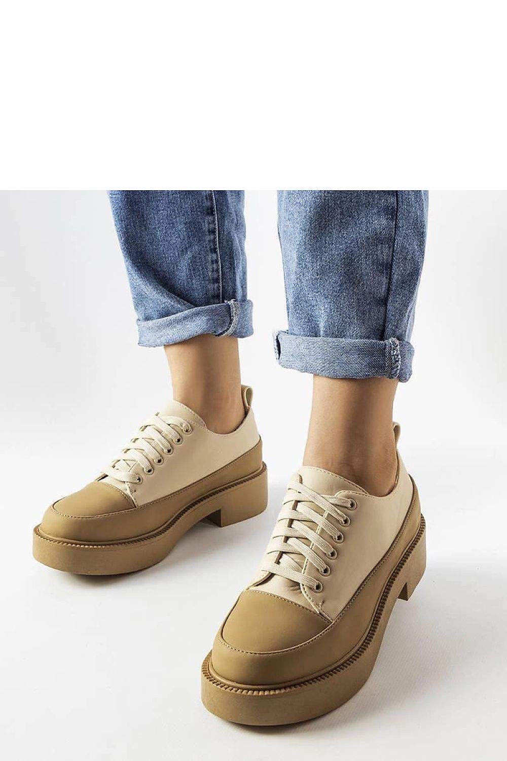   Ciemnobeżowe półbuty na płaskim obcasie Merico - Solea 