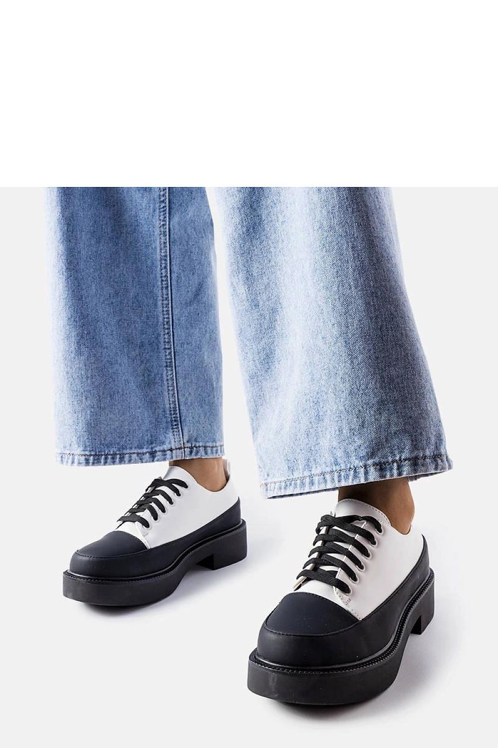   Białe półbuty na płaskim obcasie Merico - Solea 