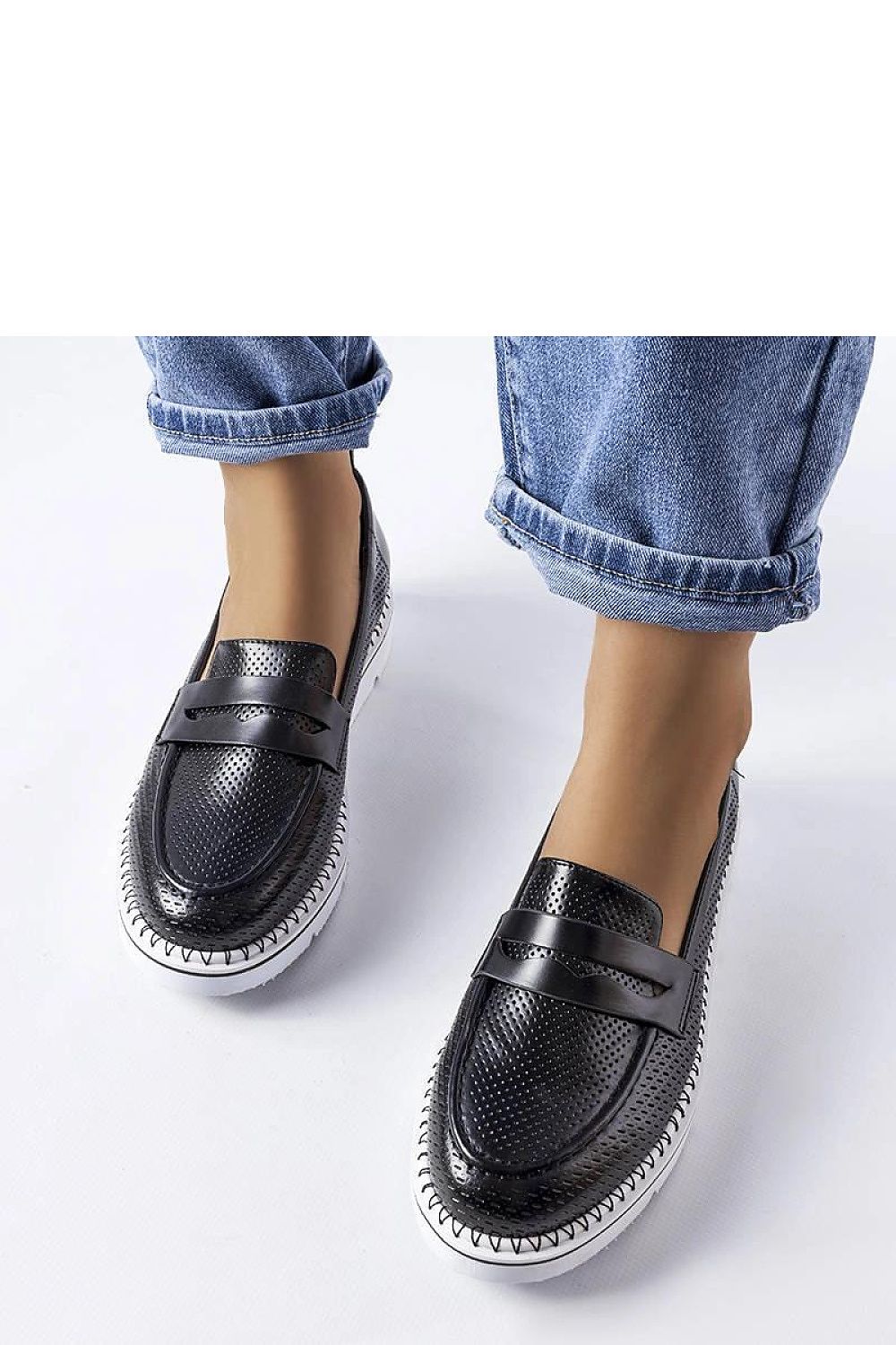   Czarne półbuty z perforacją Bloomsburg - Solea 