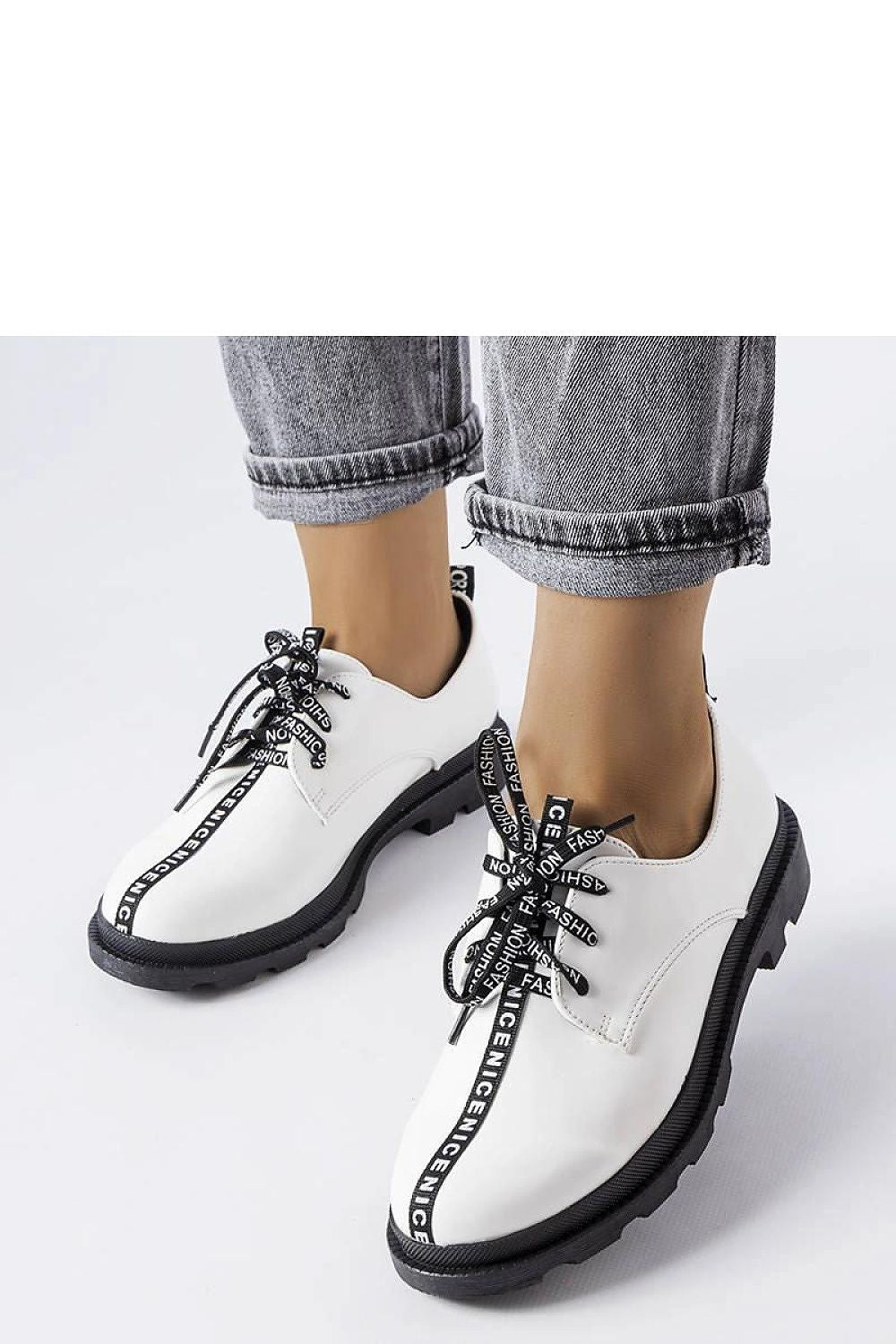   Białe półbuty z kontrastową podeszwą Hanifan - Solea 