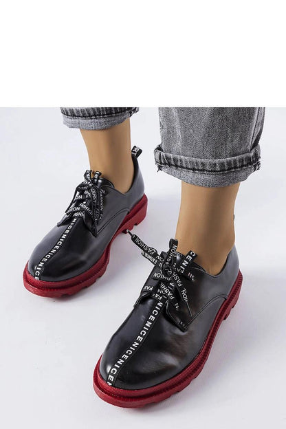   Czarne półbuty z kontrastową podeszwą Hanifan - Solea 