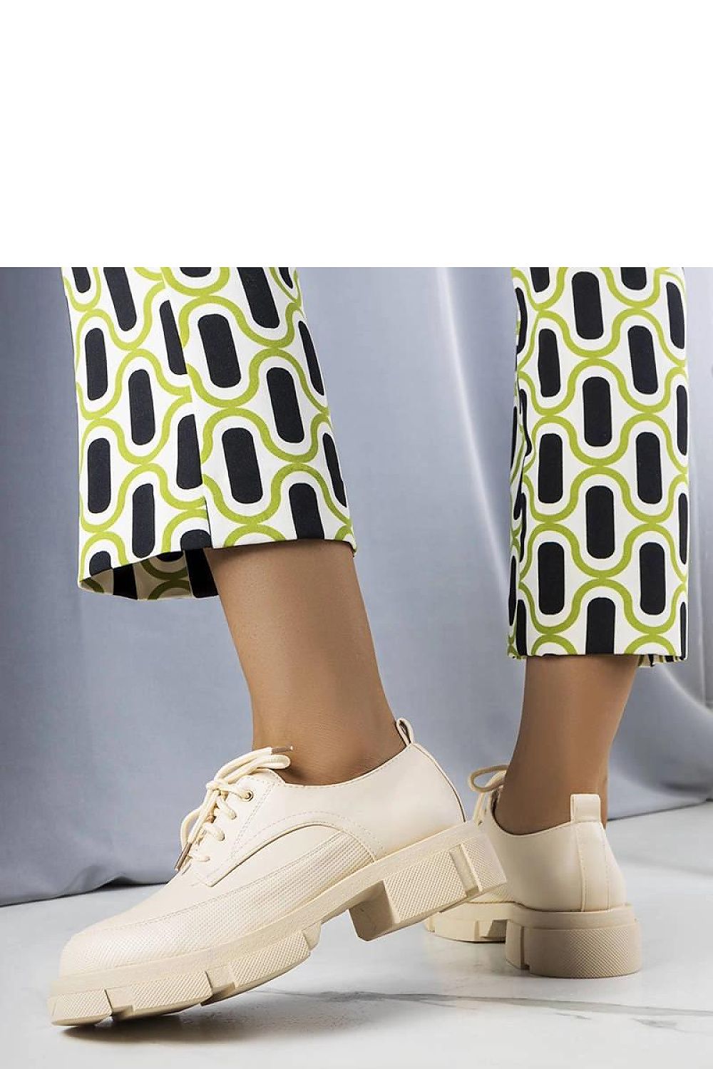   Beżowe półbuty na masywnej podeszwie Kay - Solea 