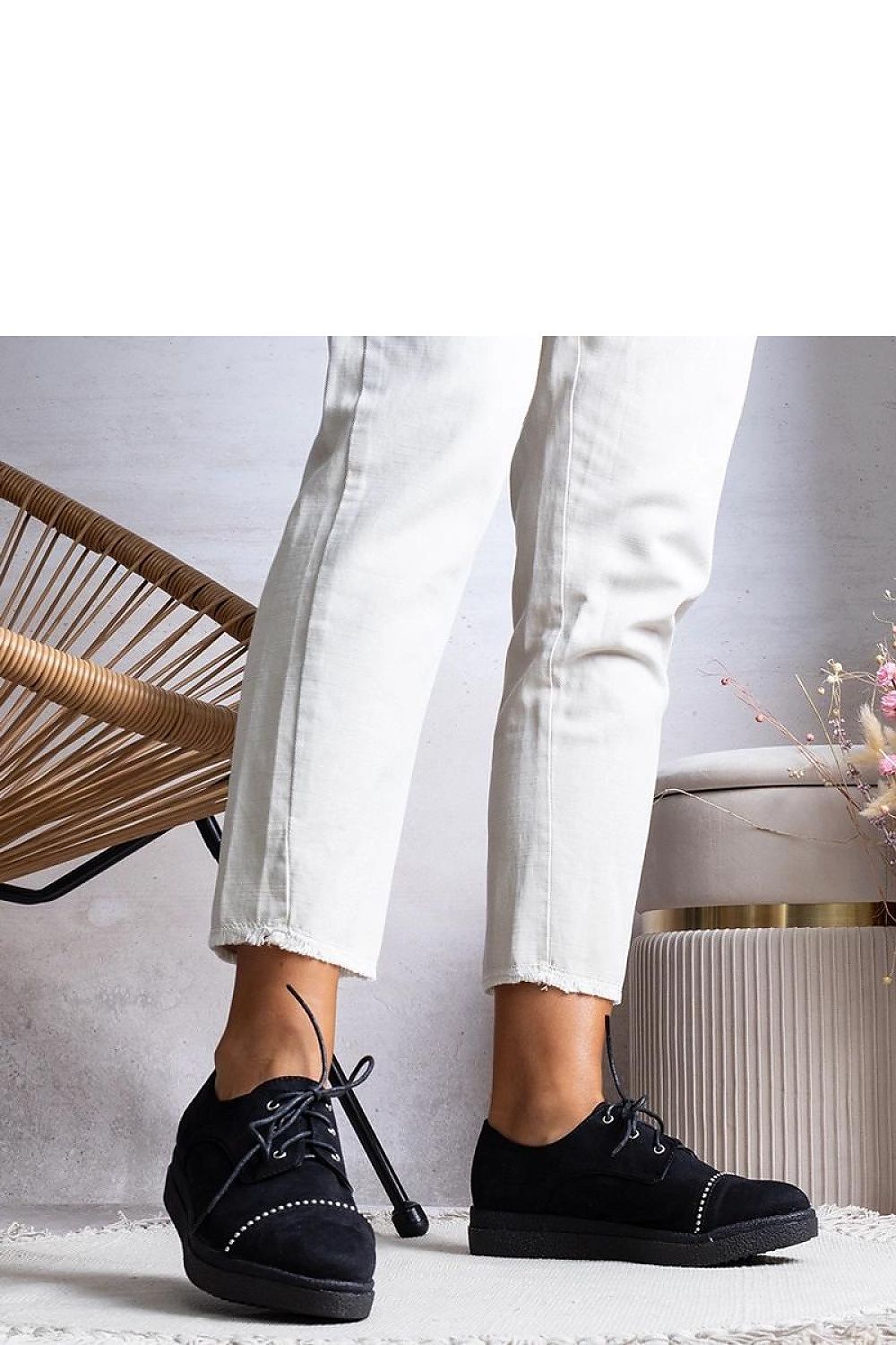   Czarne półbuty damskie Vista - Solea 