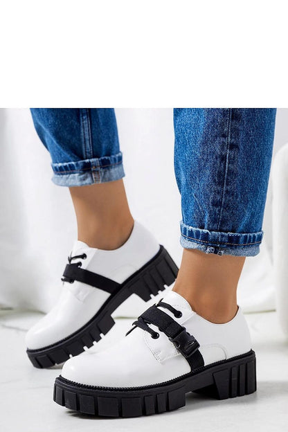   Białe półbuty na traktorowej podeszwie Marike - Solea 