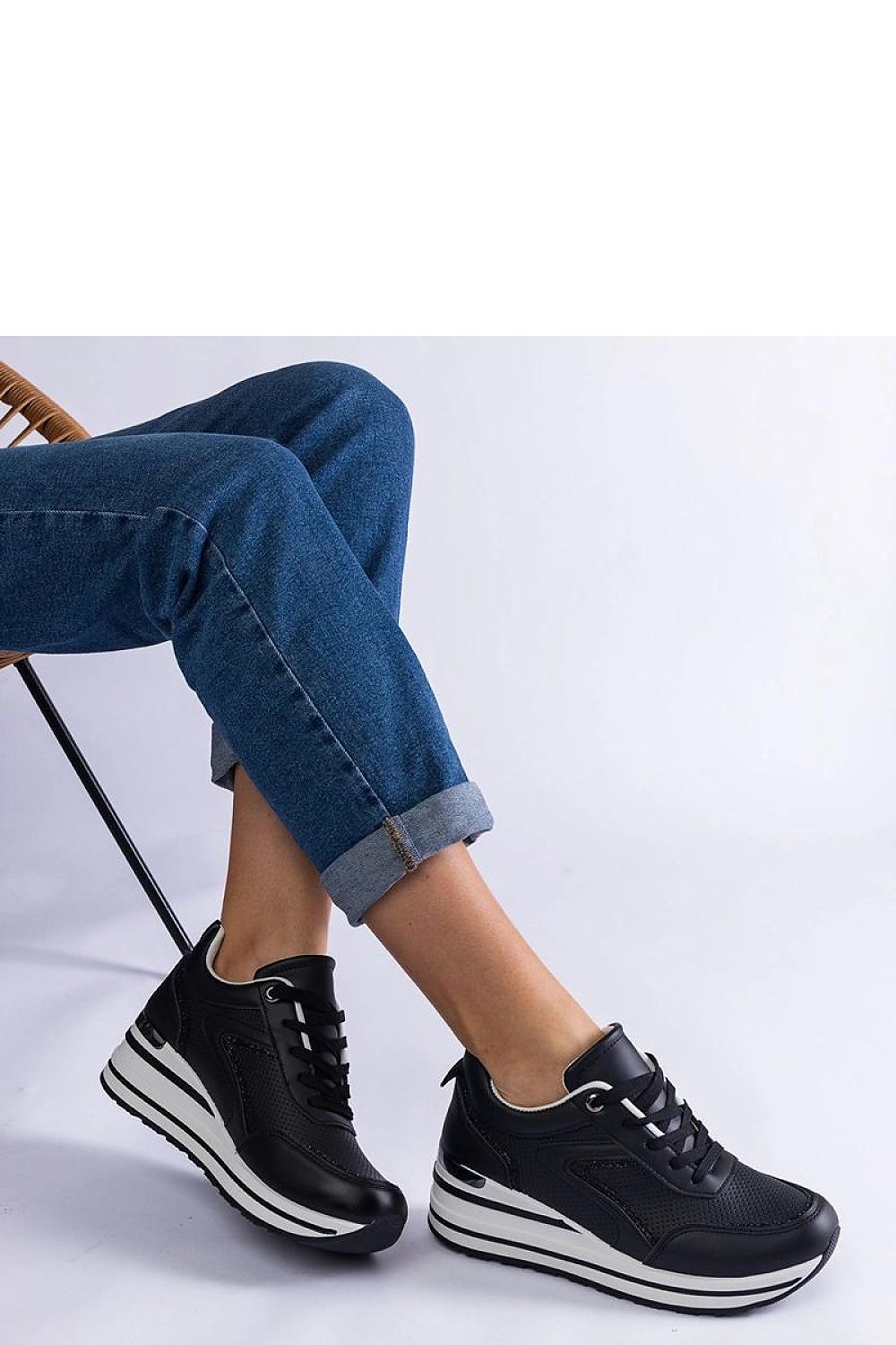   Czarne sneakersy na platformie zdobione brokatem i metaliczną wstawką Ursula - Solea 