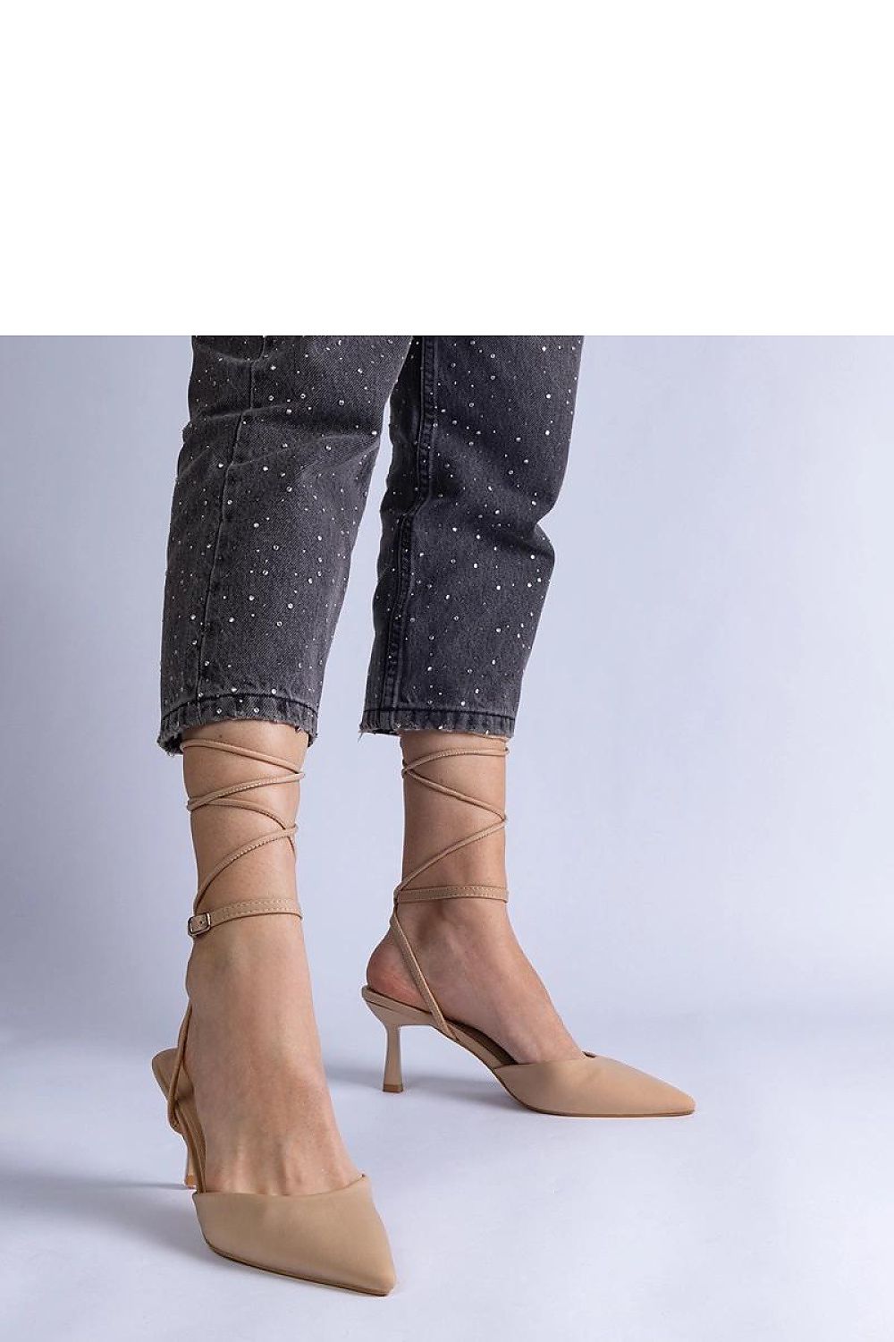   Beżowe szpilki z odkrytą pięta wiązane wokół kostki Viktoriada - Solea 