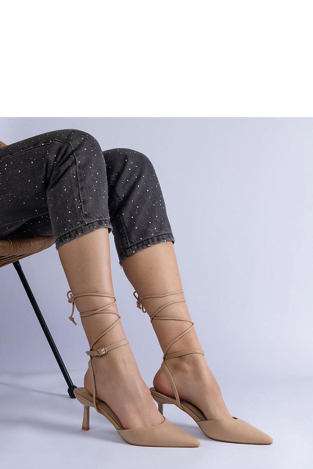   Beżowe szpilki z odkrytą pięta wiązane wokół kostki Viktoriada - Solea 