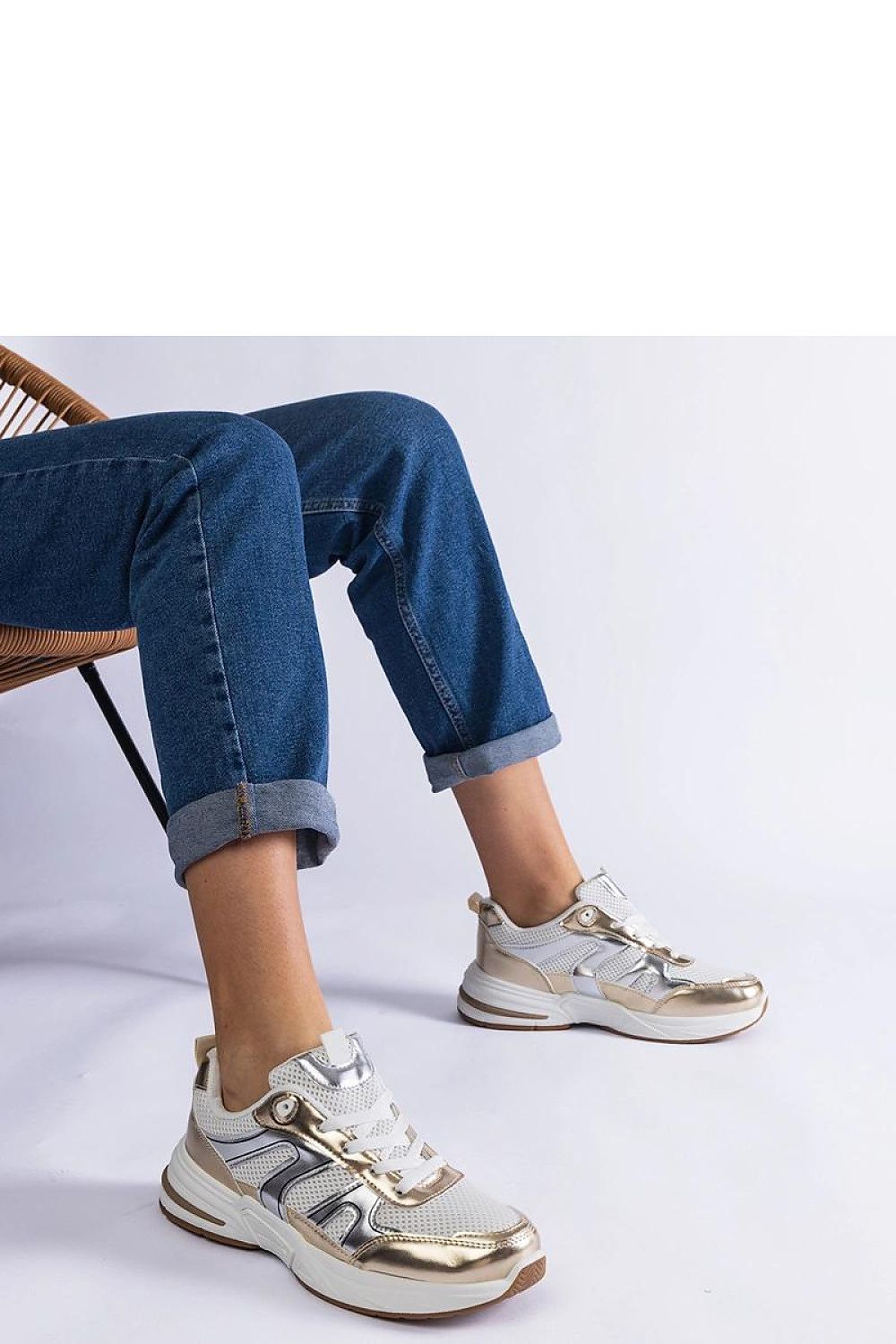   Materiałowe sneakersy sportowe ze złotymi wstawkami Elayne - Solea 