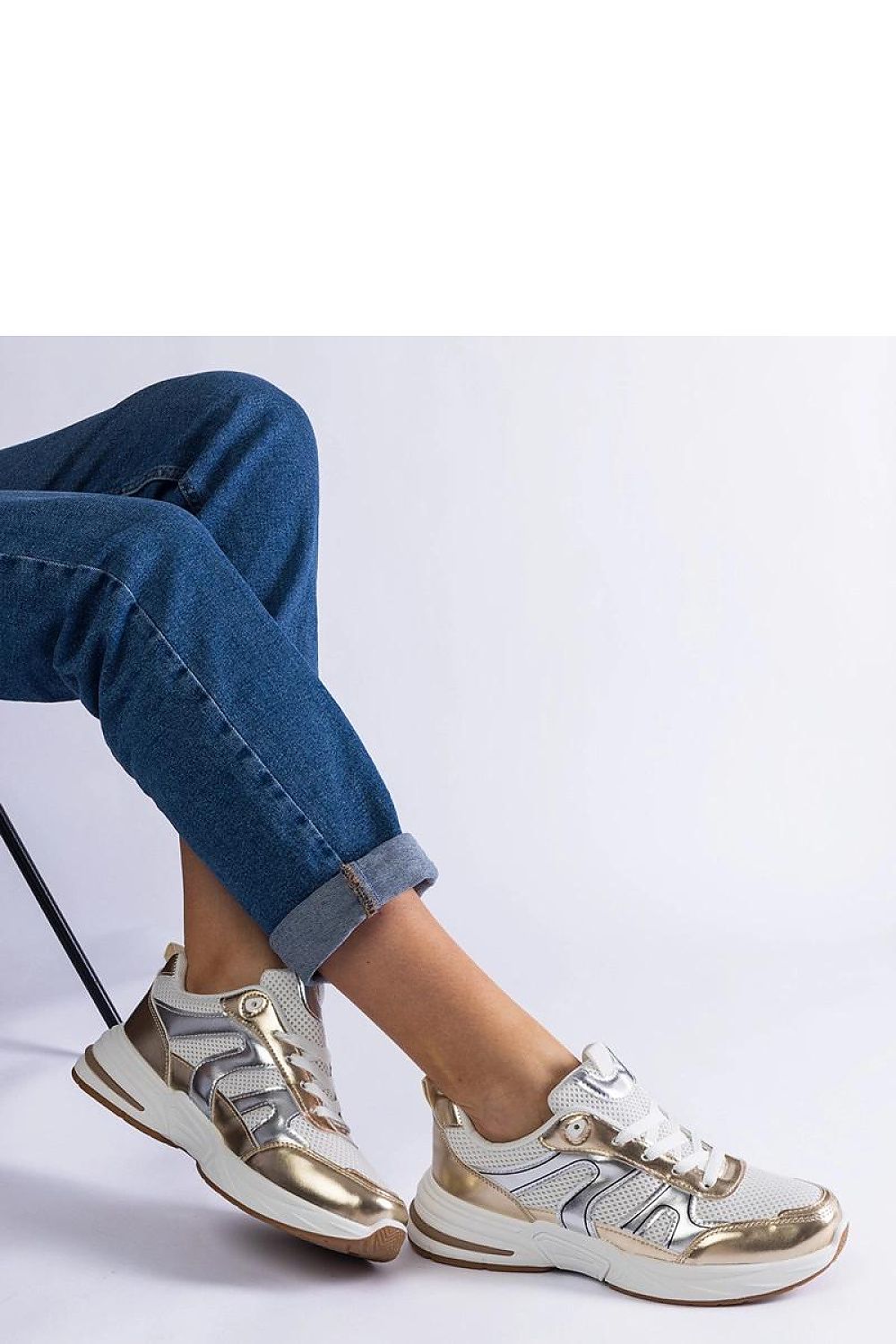   Materiałowe sneakersy sportowe ze złotymi wstawkami Elayne - Solea 