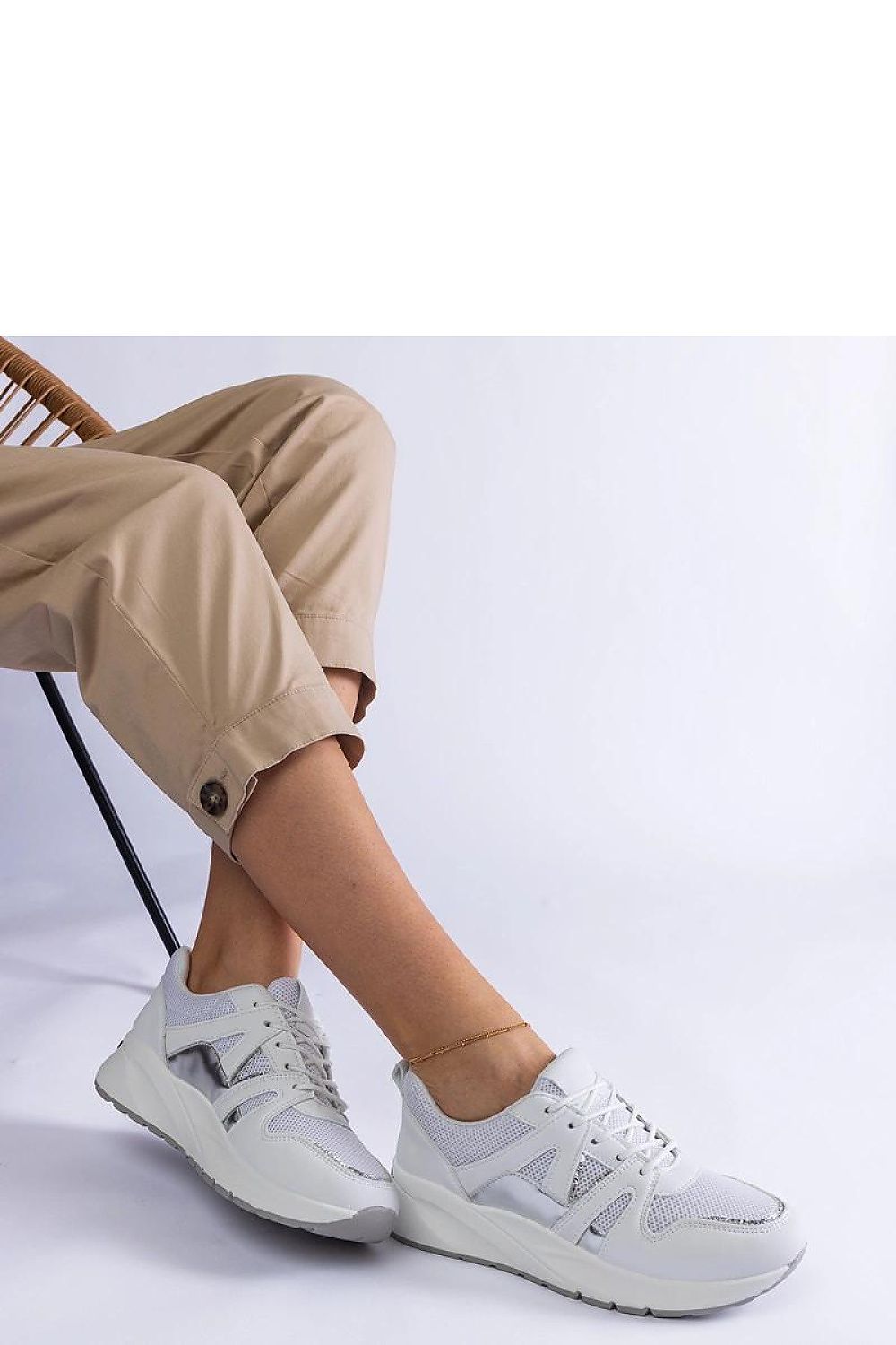   Białe sneakersy na grubej podeszwie Sierra - Solea 