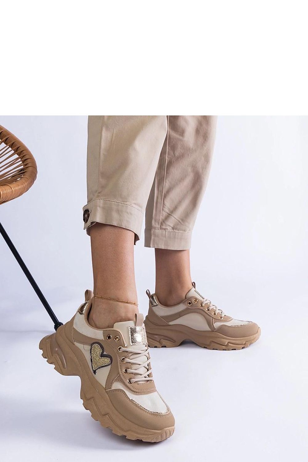   Brązowe sneakersy na platformie z serduszkiem Martineza - Solea 