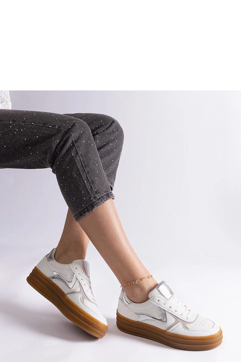   Biało-srebrne sneakersy na gumowej podeszwie Quica - Solea 