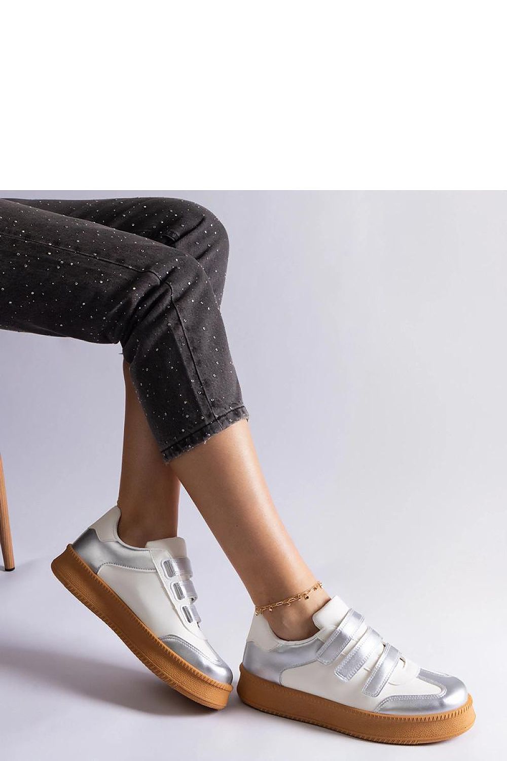   Srebrne sneakersy zapinane na rzepy Mena - Solea 