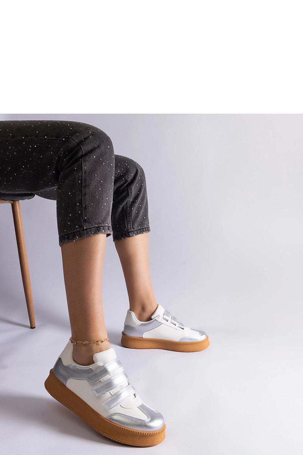   Srebrne sneakersy zapinane na rzepy Mena - Solea 