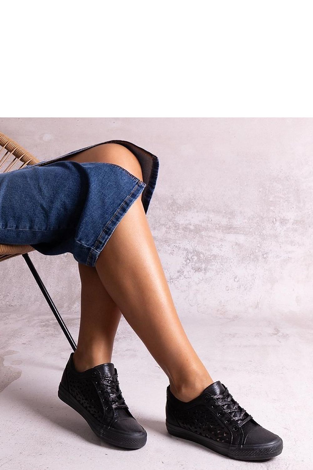   Czarne ażurowe trampki Safune - Solea 