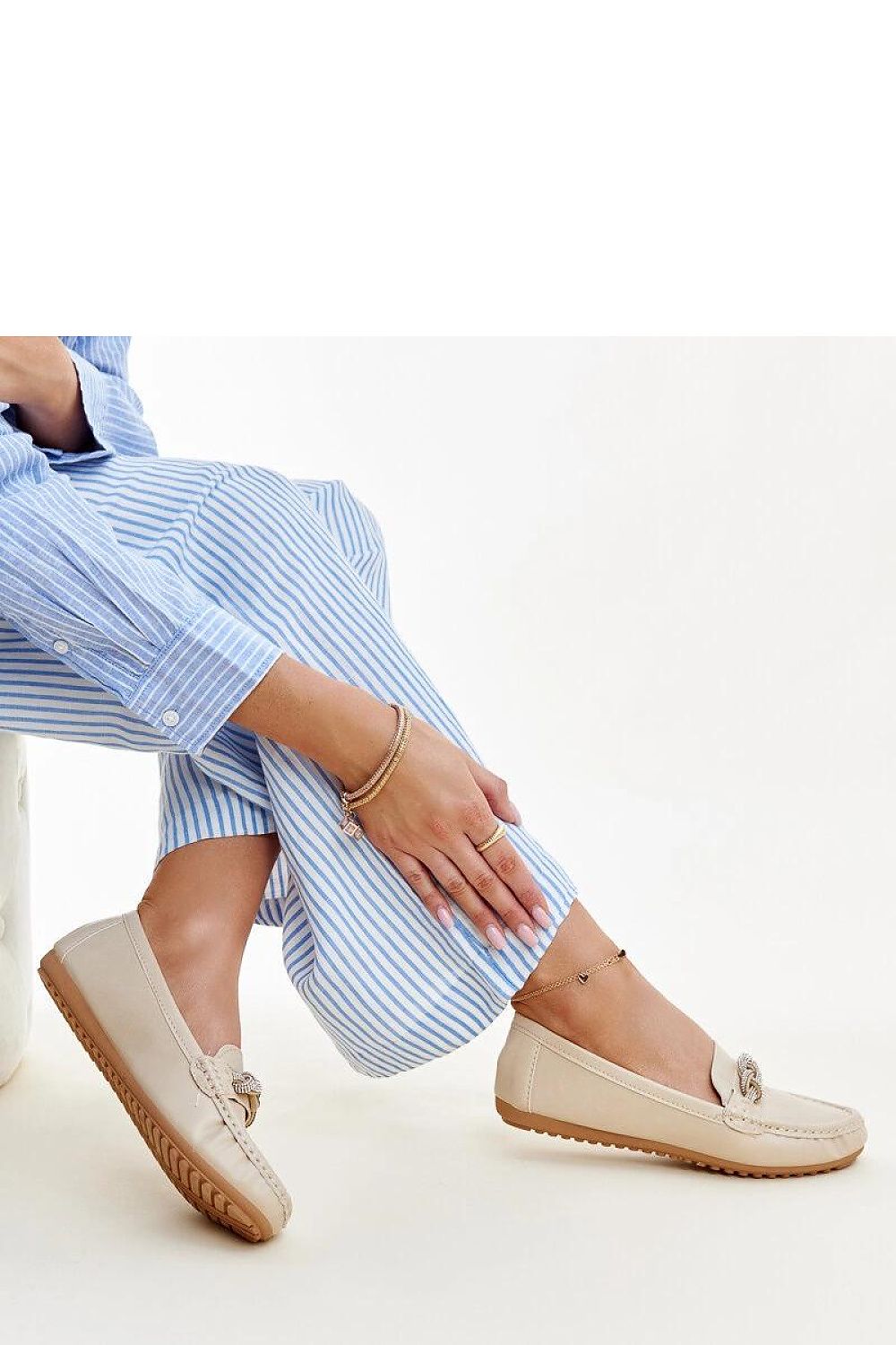   Beżowe mokasyny zdobione cyrkoniami Adiba - Solea 