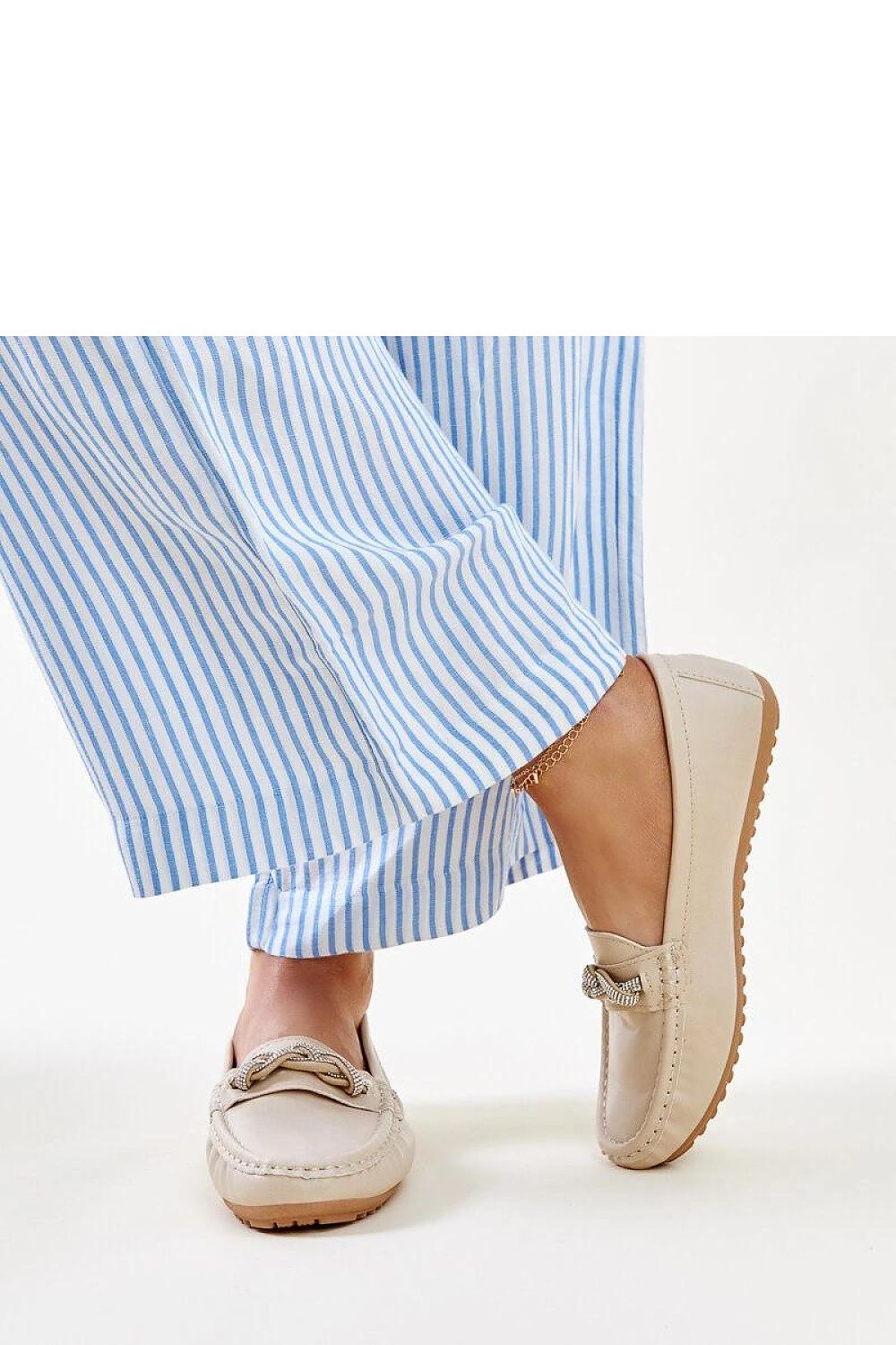   Beżowe mokasyny zdobione cyrkoniami Adiba - Solea 