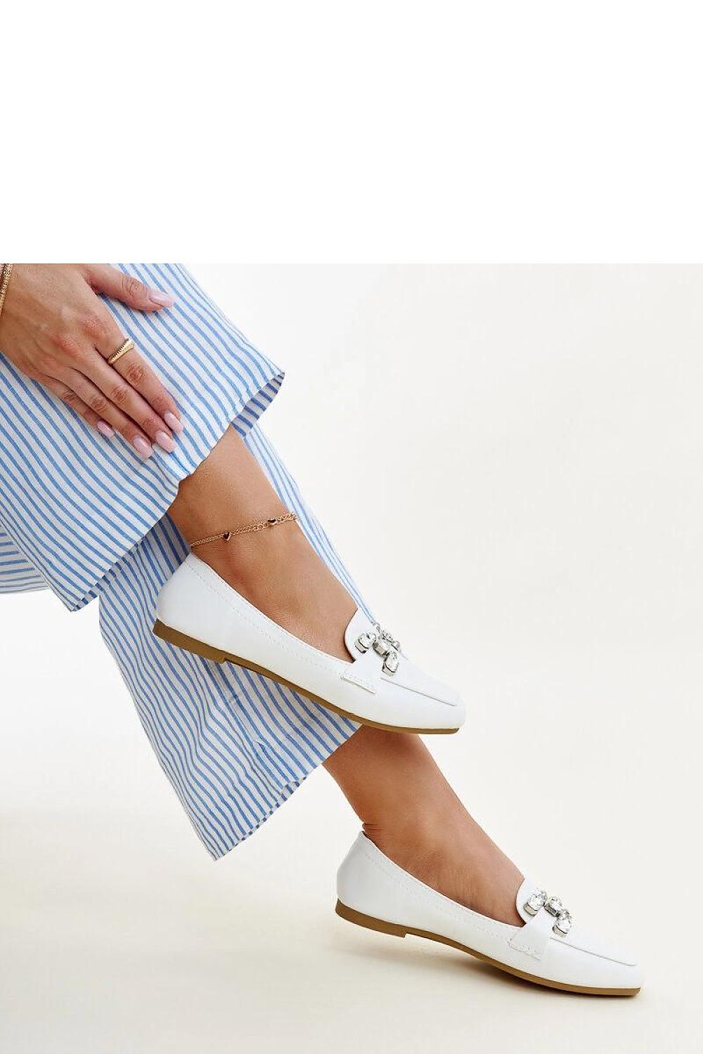   Białe mokasyny z cyrkonową klamerką Mali - Solea 