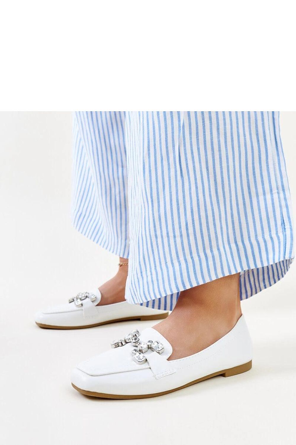   Białe mokasyny z cyrkonową klamerką Mali - Solea 