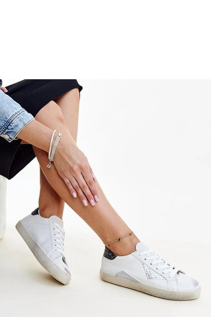   Białe sneakersy z efektem ,,znoszenia`` Gombola - Solea 