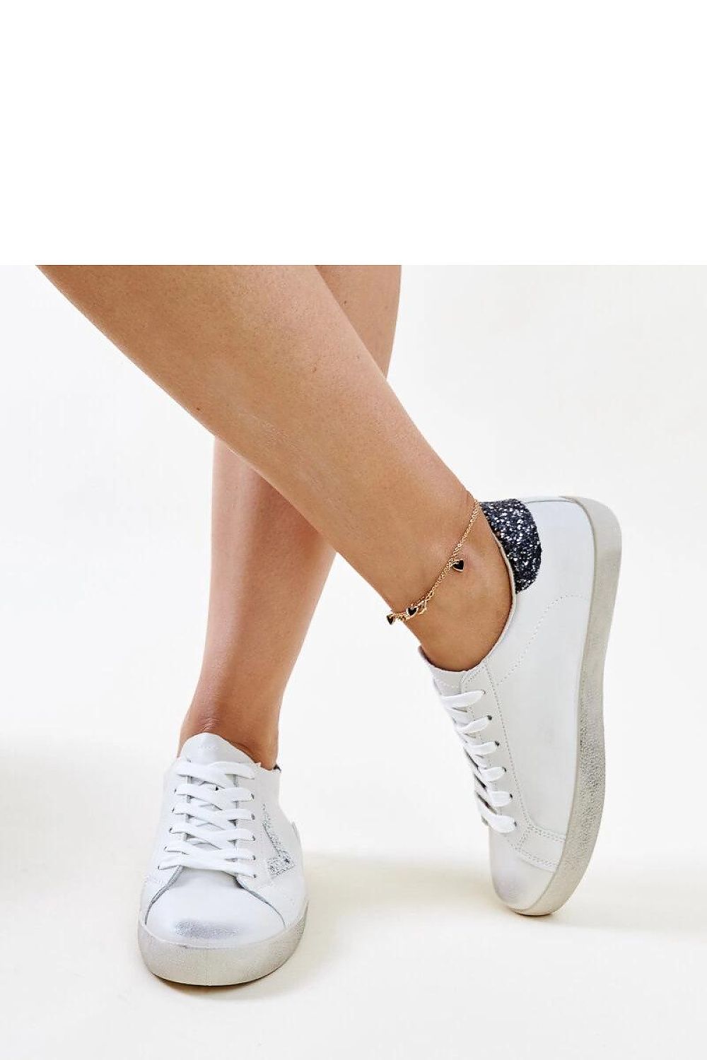   Białe sneakersy z efektem ,,znoszenia`` Gombola - Solea 