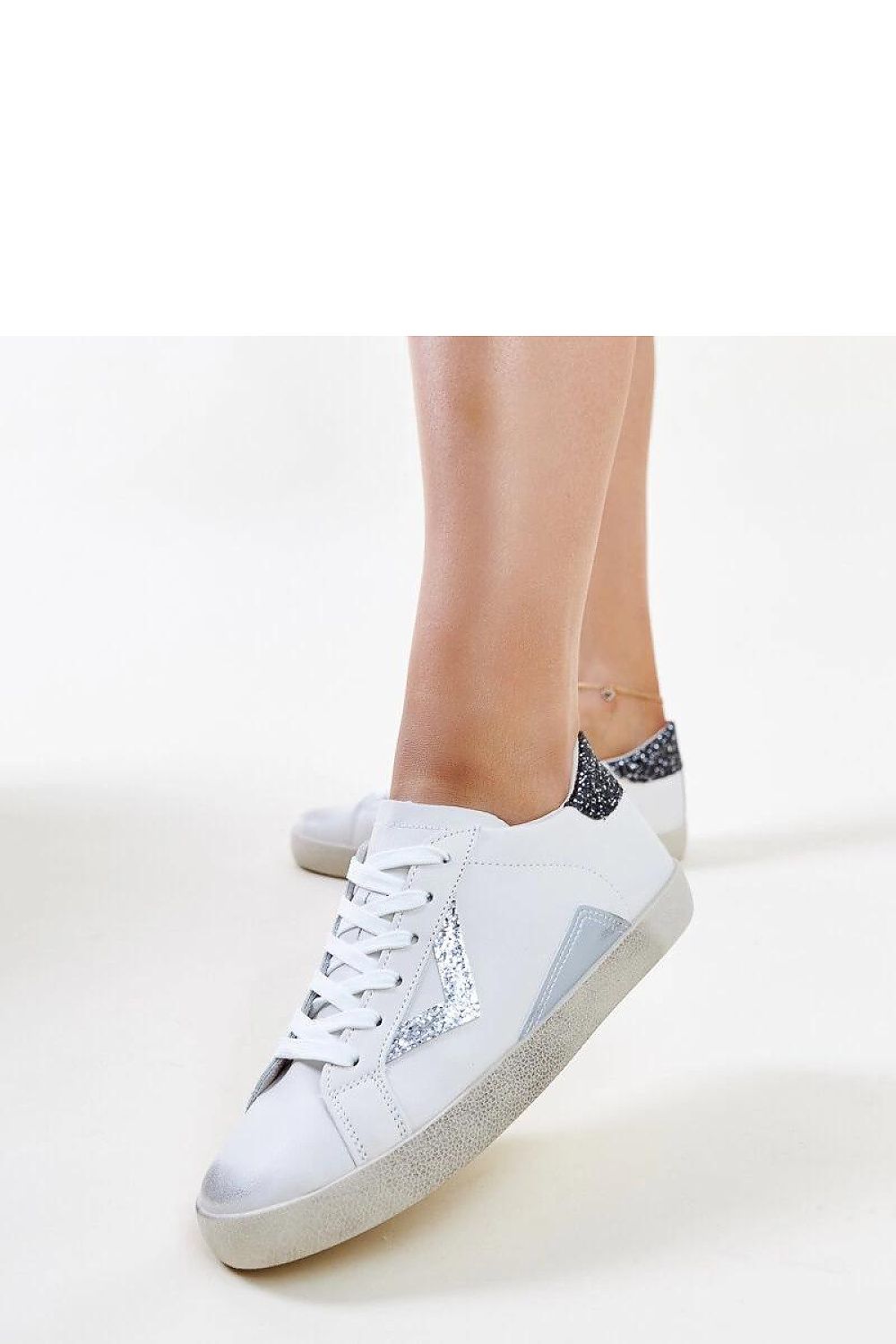   Białe sneakersy z efektem ,,znoszenia`` Gombola - Solea 