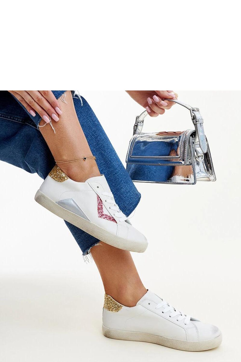   Białe sneakersy z efektem ,,znoszenia`` Gombola - Solea 