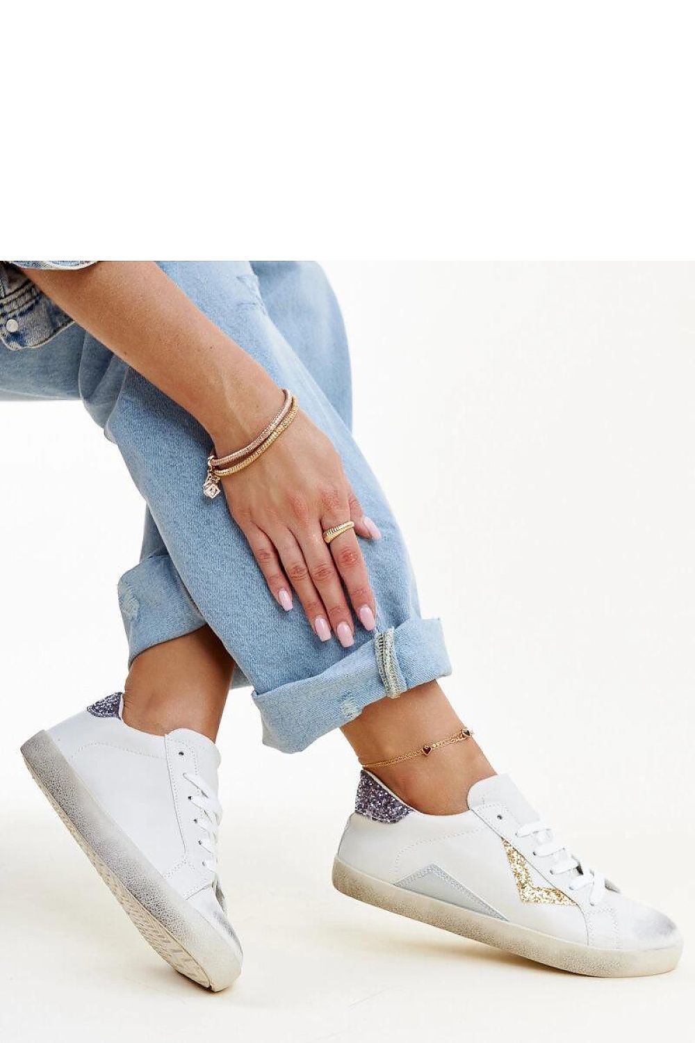   Białe sneakersy z efektem ,,znoszenia`` Gombola - Solea 